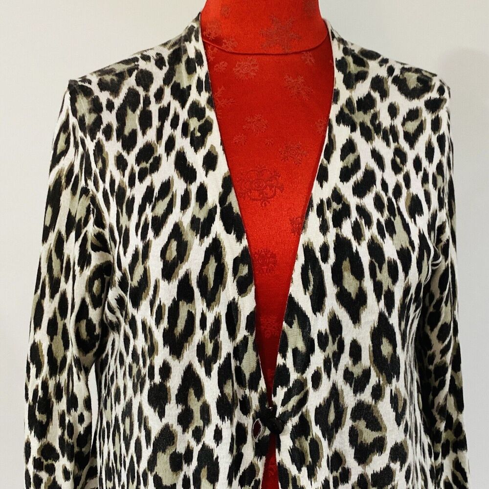 CHICO'S 1 / M / 8 Cheetah Animal Print Cardigan Sweater Single button classic - Picture 2 of 9